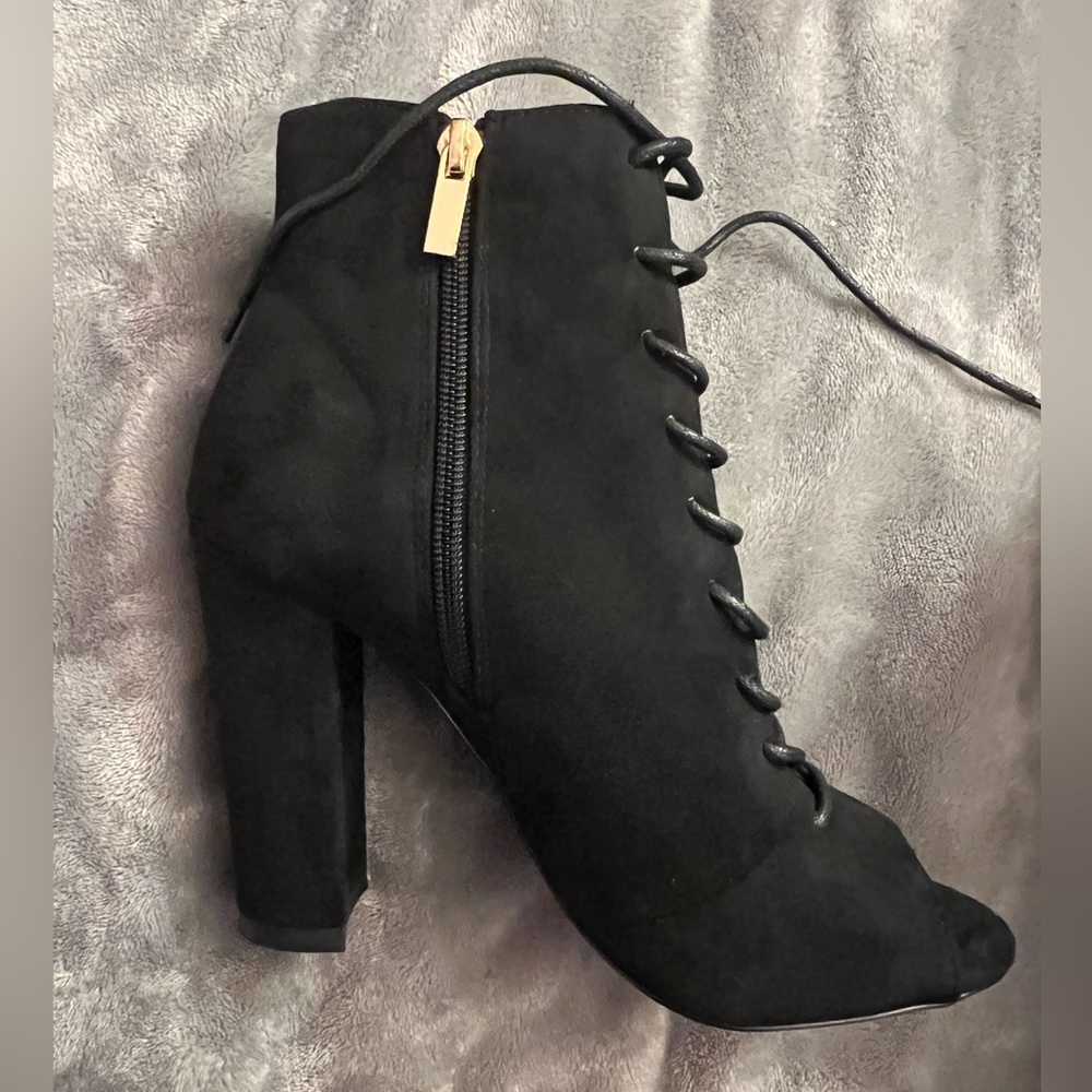 Lace up open toed booties (black)